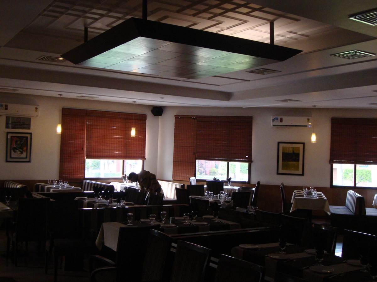 Hotel North Park Панчкула Екстер'єр фото