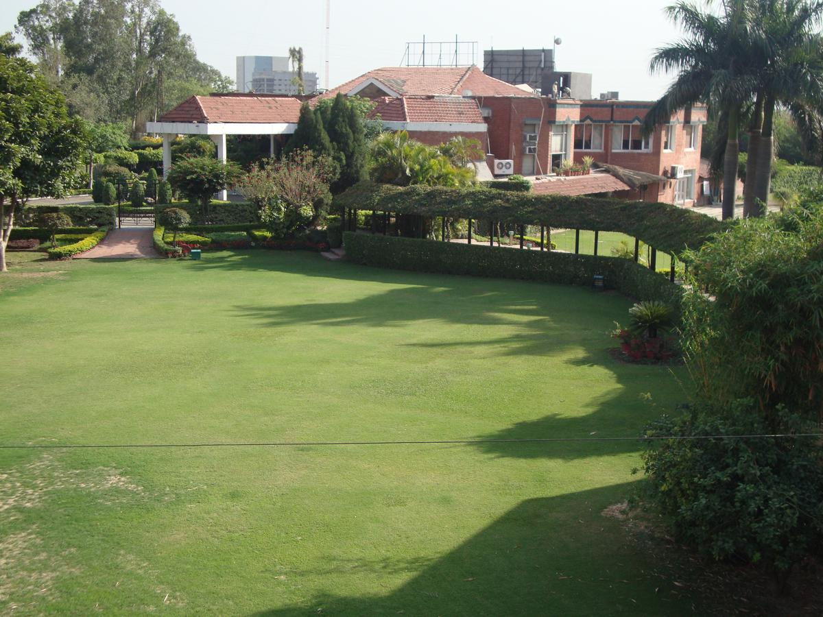 Hotel North Park Панчкула Екстер'єр фото