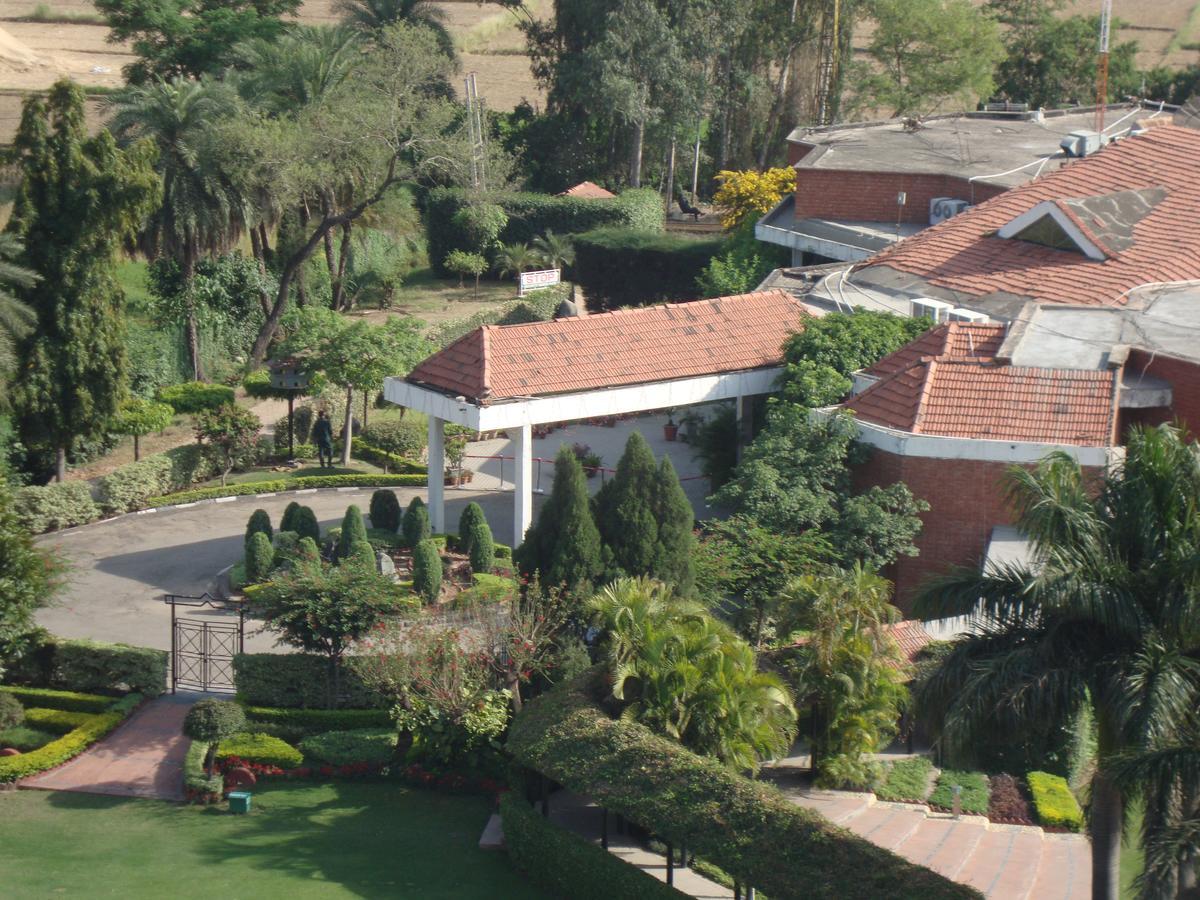 Hotel North Park Панчкула Екстер'єр фото